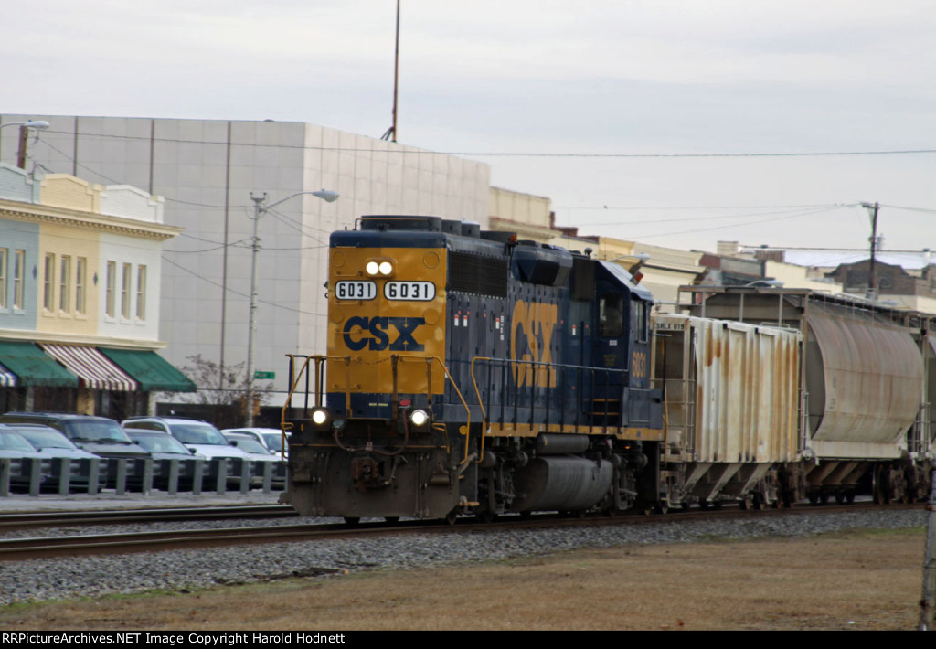 CSX 6031 leads train Y122 to the yard